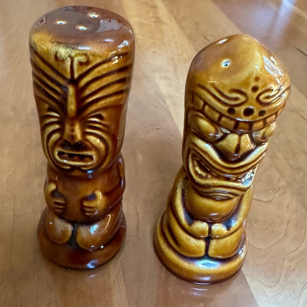 Vintage - Tiki salt /pepper shakers